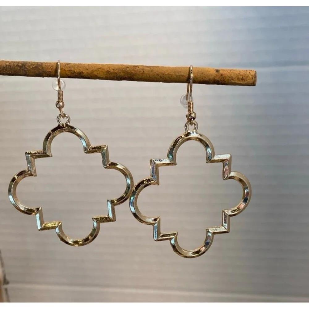 Drop Earrings Gold Tone Quatrefoil Look Open Frame Lightweight Versatile Chic‎
